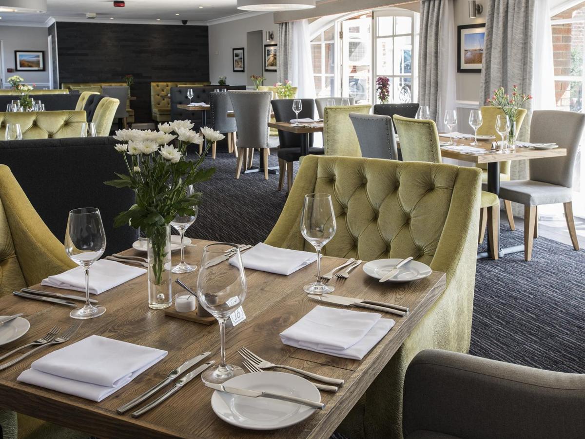 The Old Hall Hotel Caister-on-Sea Extérieur photo